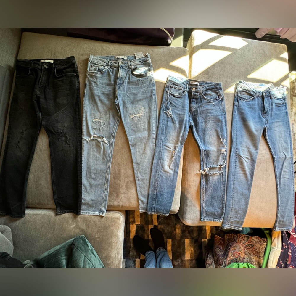 Selling 4 pairs of jeans for Zara